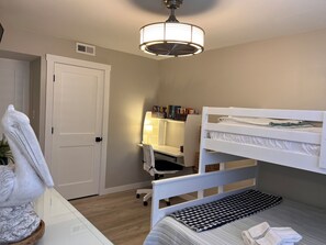 2 bedrooms, iron/ironing board, free WiFi, bed sheets - All New Sea Pines Villa Steps to the Beach and Tennis. Golf paradise  (Hilton Head Island)