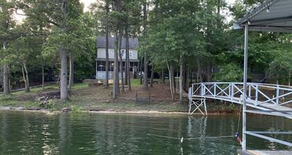 Year Round Waterfront Lakehouse - Whitt's End