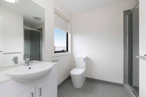 Hårføner og håndklær