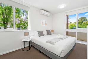 3 bedrooms, desk, iron/ironing board, travel cot