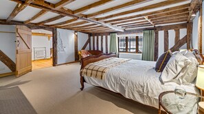 4 bedrooms, desk, iron/ironing board, travel crib