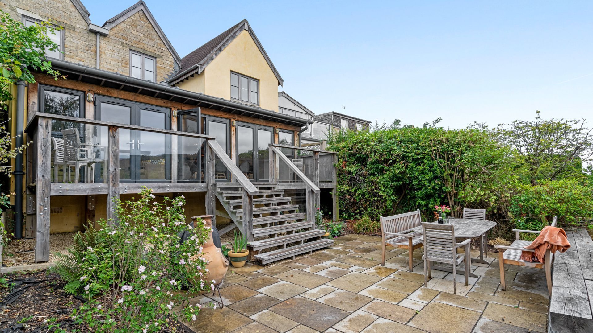 屋外ダイニングエリア