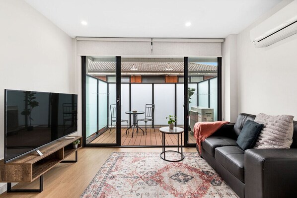 TV - Domi Rentals - The Carlisle Apartments (Balaclava)