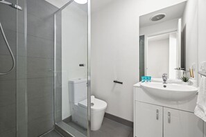 Hair dryer, towels - Domi Rentals - The Carlisle Apartments (Balaclava)