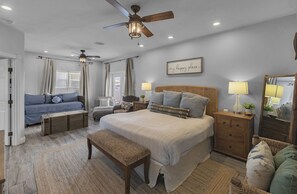 4 bedrooms, iron/ironing board, WiFi, bed sheets - Casa Azul - Spacious 4 Bedroom w/ boardwalk access (PORT ARANSAS)