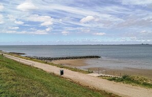 Una spiaggia nelle vicinanze, pesca
