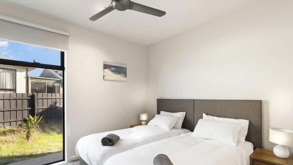 3 chambres, fer et planche à repasser, Wi-Fi, draps fournis