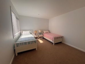 2 bedrooms, iron/ironing board, WiFi - Enjoy the sandy feet and salty hair while staying at The Lodge Diamond Beach (Diamond Beach)