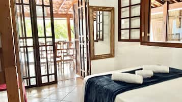 4 bedrooms, iron/ironing board, free WiFi, bed sheets