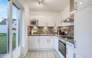 Kühlschrank, Mikrowelle, Herdplatte, Geschirrspüler