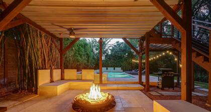 UT Football Fave - Fire Pit, Hot Tub, Pool, More!