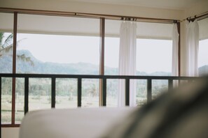 Superior Room | Meja, cadar katil 