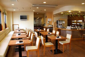 Daily Japanese breakfast (JPY 550 per person)