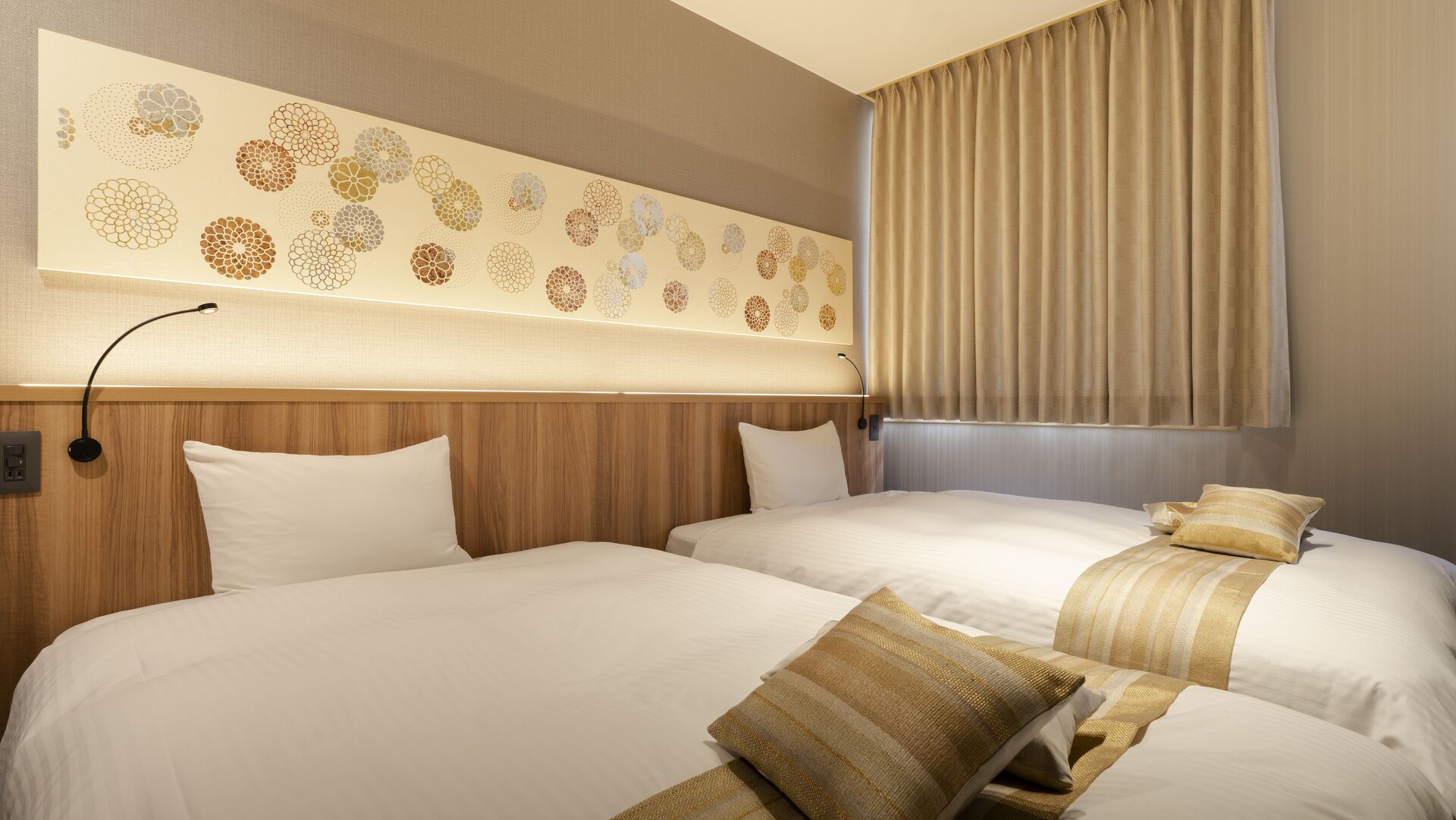واي فاي مجانًا وملاءات أسرّة