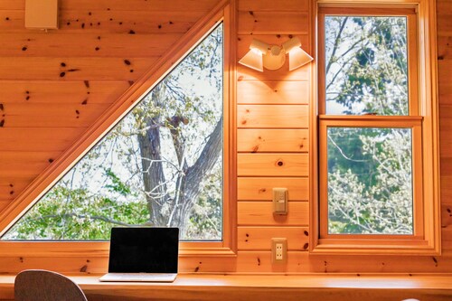 Izu House Luxury Log with Cozy Fireplace