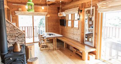 Izu House Luxury Log with Cozy Fireplace