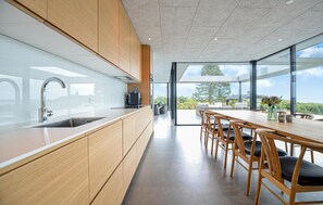 Fridge, oven, dishwasher, coffee/tea maker
