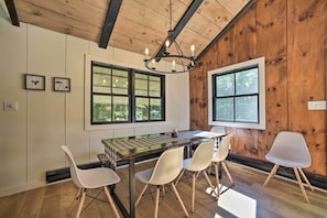 Dining - Sleek Cabin w/ Deck, 8 Miles to Mount Snow & Hikes (Wilmington)