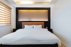 Habitación superior, 1 cama de matrimonio grande | Escritorio y wifi gratis