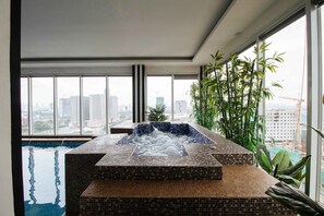 室内游泳池
