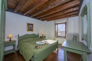 2 室のベッドルーム、WiFi (無料)、ベッドシーツ