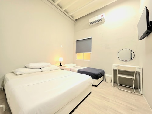 No33 Mandalay House near Gleneagles Island Northern Heart Loh Guan Lye Hospital