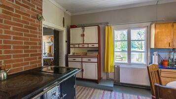 Frigorifero, microonde, pentole/stoviglie/utensili