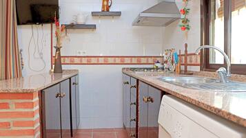 Réfrigérateur, micro-ondes, plaque de cuisson, cafetiÚre/bouilloire