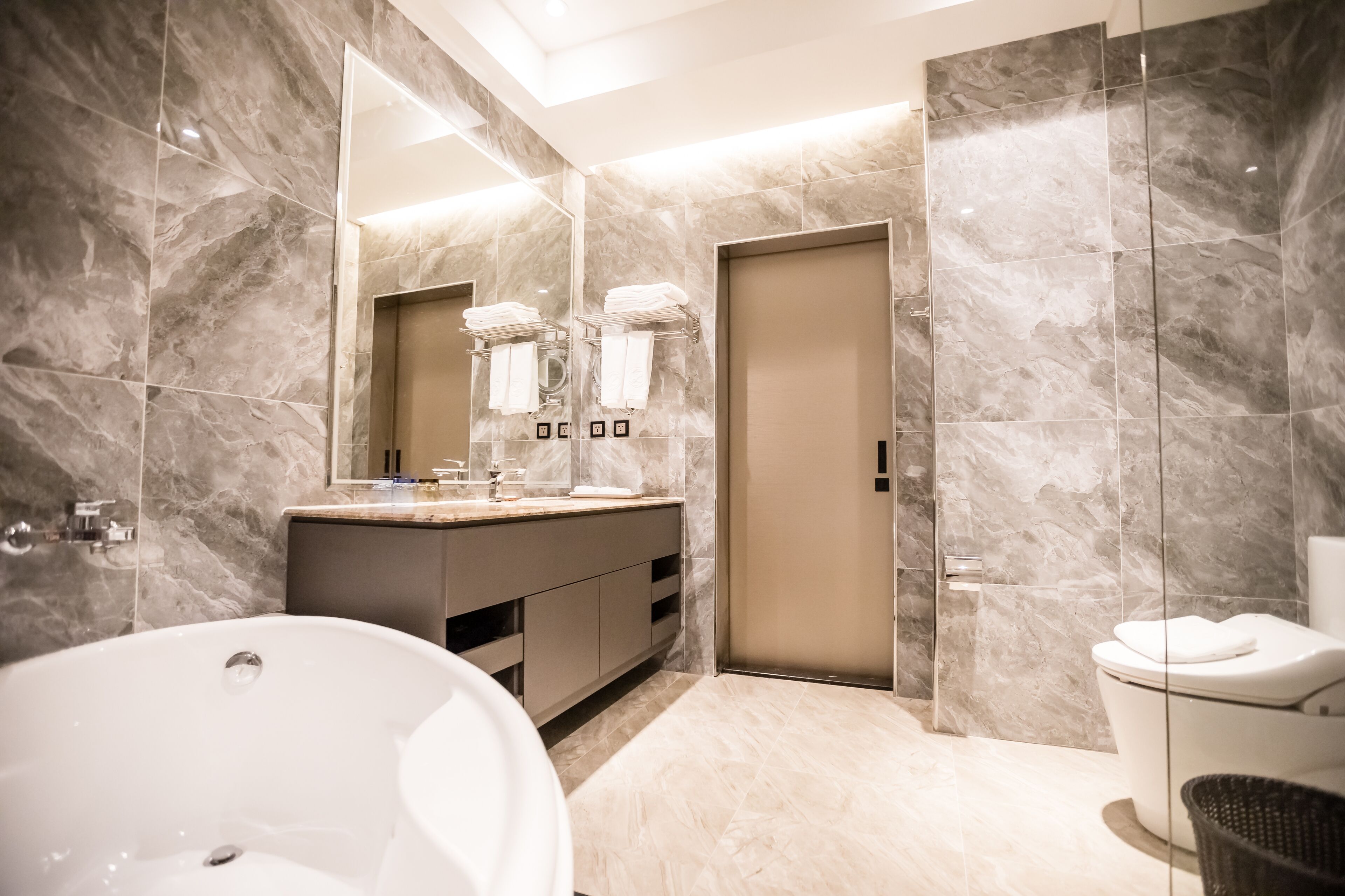 deluxe room | bathroom | hair dryer, towels, shampoo, toilet paper