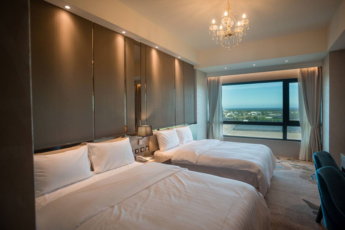 Hochwertige Bettwaren, Daunenbettdecken, Pillowtop-Betten, Minibar