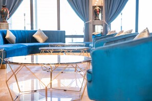 Lobby sitting area - Grand Hotel Lili (Taitung)