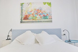 2 slaapkamers, een strijkplank/strijkijzer, beddengoed