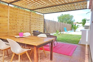 Outdoor dining - Holiday home with private pool (Chiclana de la Frontera)