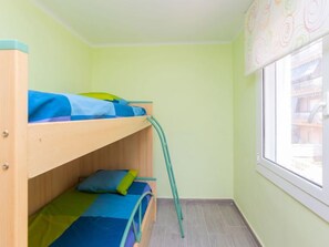 2 室のベッドルーム、アイロン / アイロン台