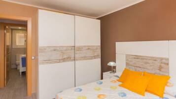 2 slaapkamers, een strijkplank/strijkijzer