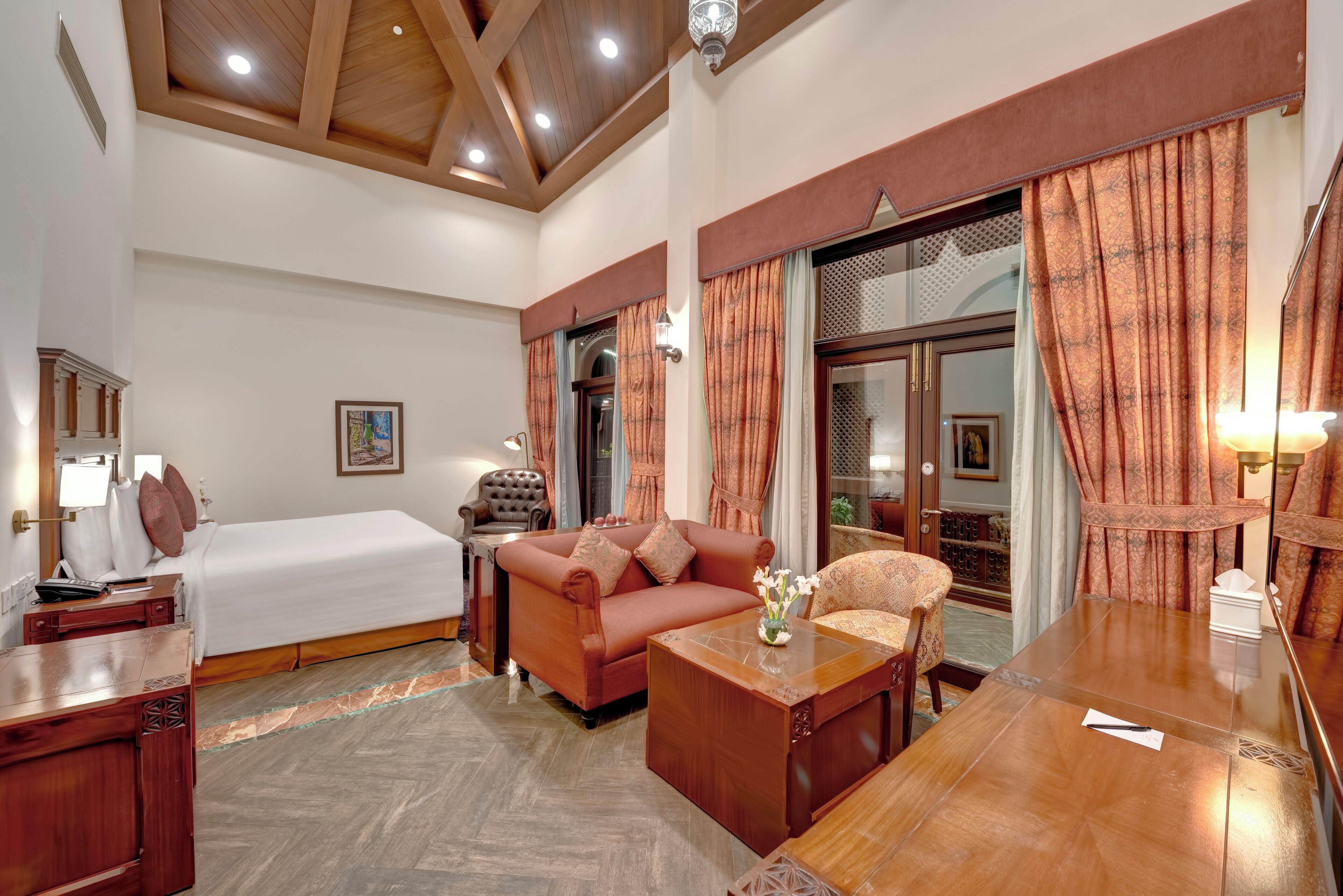 suite | 1 bedroom, in-room safe, desk, laptop workspace