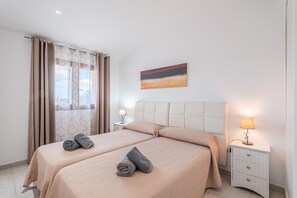2 chambres, fer et planche à repasser, Wi-Fi gratuit, draps fournis