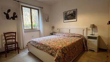 2 bedrooms, iron/ironing board, bed sheets