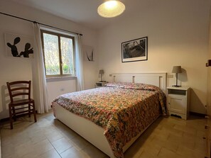 2 sovrum, strykjärn/strykbräda och sängkläder