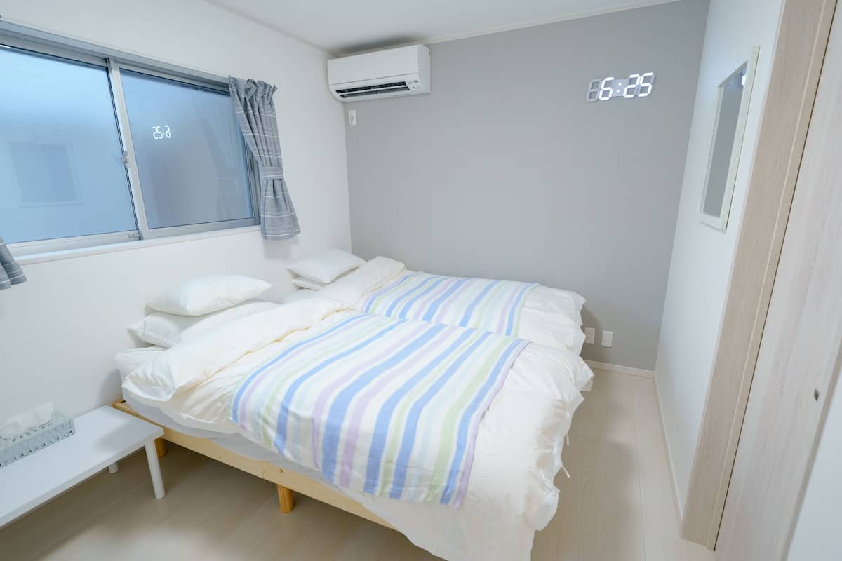 Phòng (102) | Chăn bông, bàn ủi/dụng cụ ủi quần áo