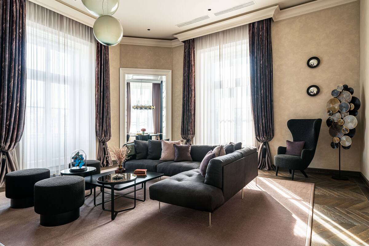 Presidential-sviitti | Ylelliset vuodevaatteet, minibaari, tallelokero huoneessa