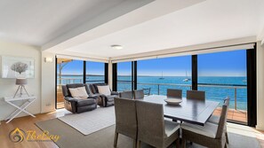 Dining - Wanda Beach - 2/197 Soldiers - Waterfront Apartment (SALAMANDER BAY)