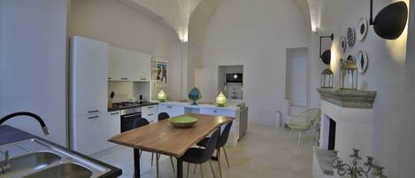 Dishwasher, coffee/tea maker, cookware/dishes/utensils