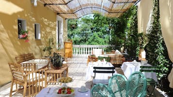 Petit-déjeuner buffet compris tous les jours