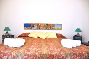 2 chambres, fer et planche à repasser, Wi-Fi, draps fournis