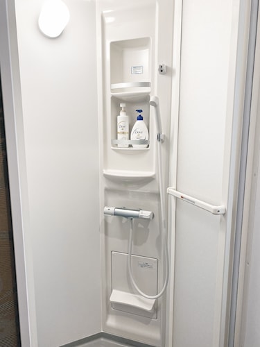 バスルームのシャワー