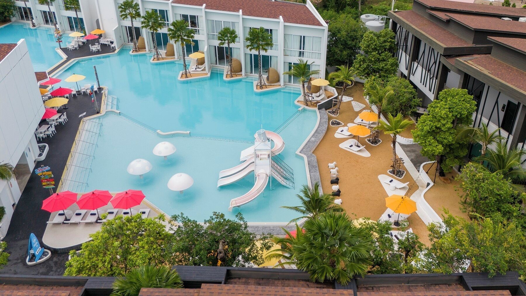 2 Außenpools, Sonnenschirme, Liegestühle