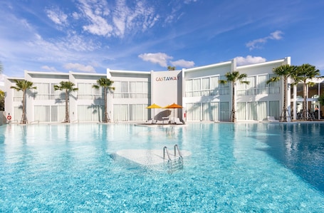 2 piscinas al aire libre, sombrillas, sillones reclinables de piscina