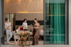 Room service - dining - The Gems Mining Pool Villas Pattaya (Pattaya)
