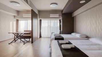 Deluxe Suite | Desk, blackout drapes, soundproofing, free WiFi